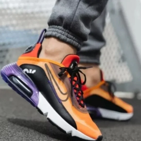 Nike Air Max 2090 Streetwear/Lifestyle Shoes Size 9.5 Men/11 Women - Picture 2 of 9